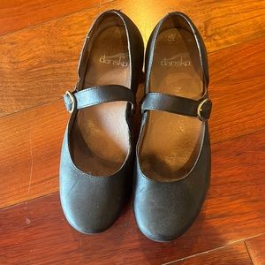 Black leather Dansko Maryjane’s